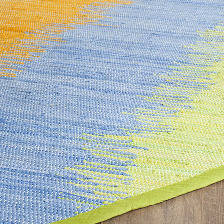 Safavieh Montauk 6'-0" x 6'-0" Rug in Green / Gold