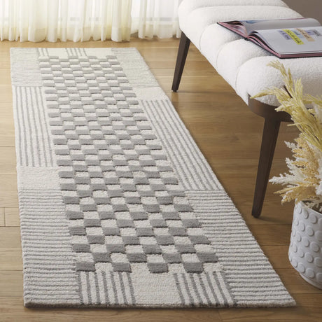 Safavieh Genre 2'-3" x 8'-0" Rug in Grey / Ivory