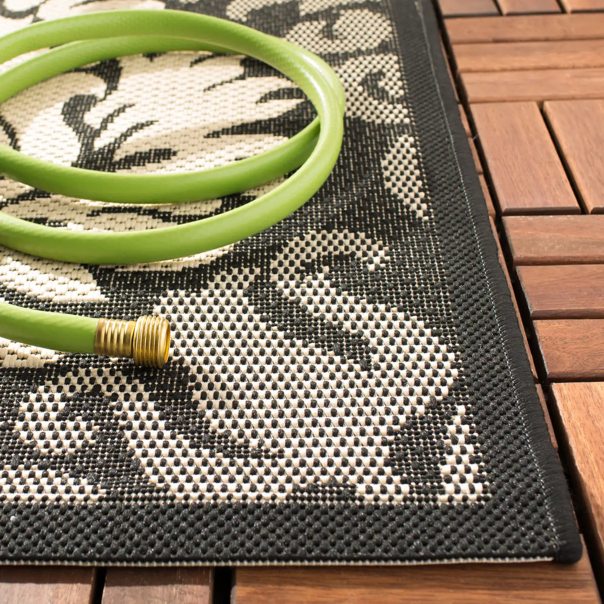 Safavieh Courtyard 4'-0" x 5'-7" Rug in Black / Sand
