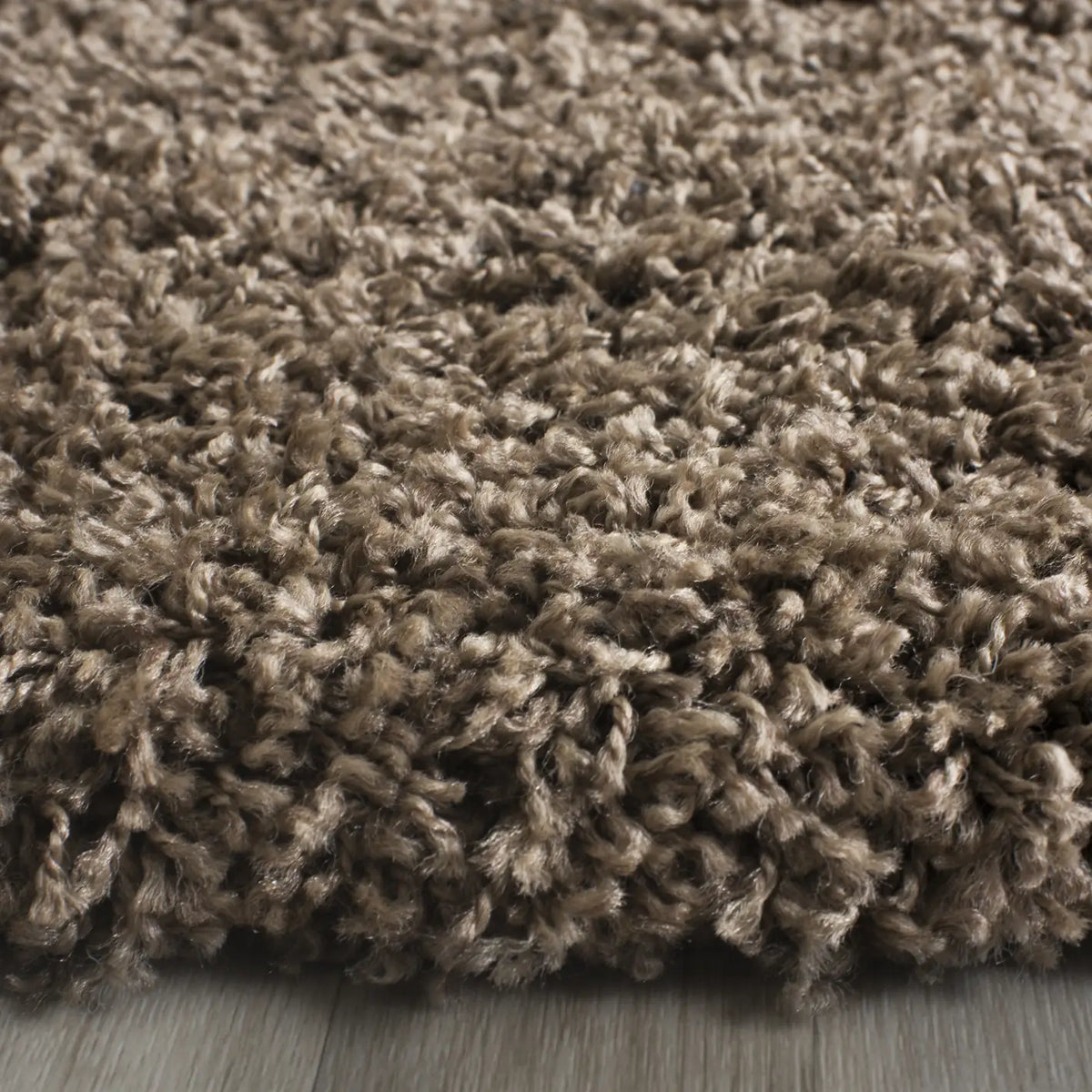 Safavieh Sgl-Laguna Shag 6'-7" x 6'-7" Rug in Taupe