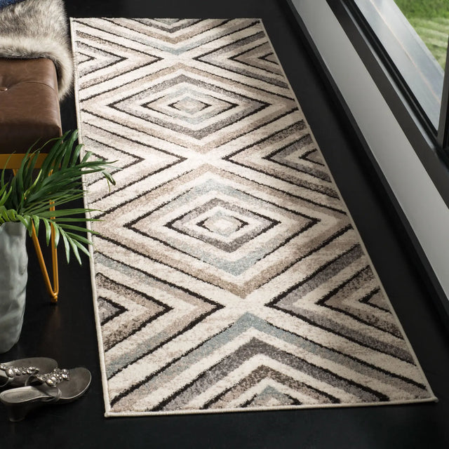 Safavieh Amsterdam 2'-3" x 8'-0" Rug in Cream / Beige