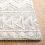 Safavieh Metro 4'-0" x 6'-0" Rug in Grey / Ivory