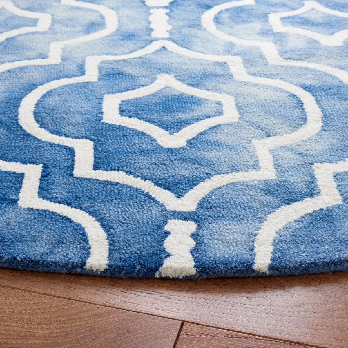 Safavieh Dip Dye 7'-0" x 7'-0" Rug in Blue / Ivory