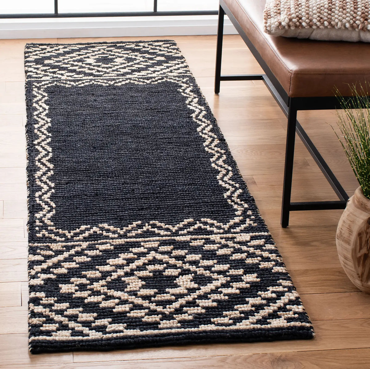 Safavieh Natural Fiber 2'-3" x 8'-0" Rug in Black