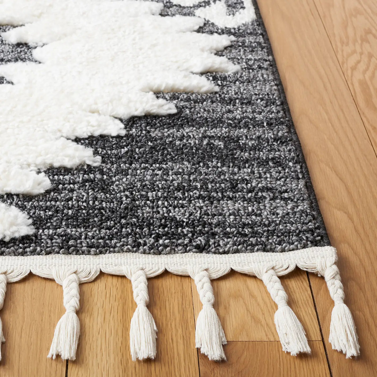 Safavieh Moroccan Tassel Shag 4'-0" x 6'-0" Rug in Dark Grey / Ivory