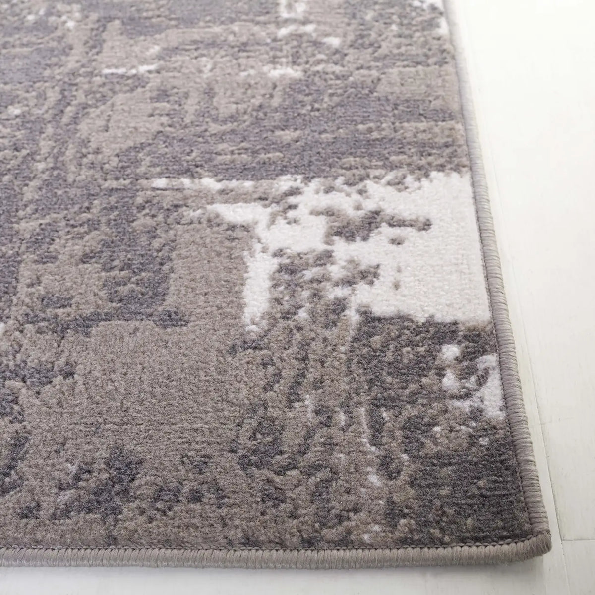 Safavieh Pyramid 4'-5" x 6'-5" Rug in Ivory Grey / Charcoal