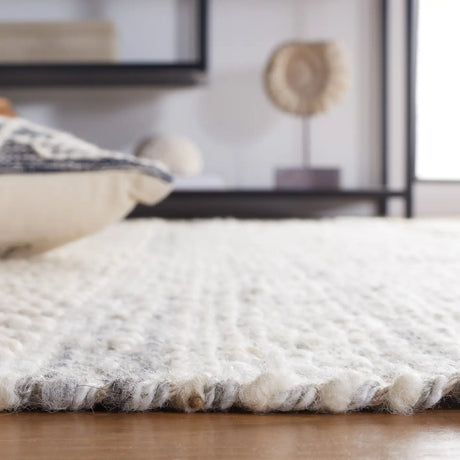 Safavieh Natura 4'-0" x 6'-0" Rug in Ivory / Grey