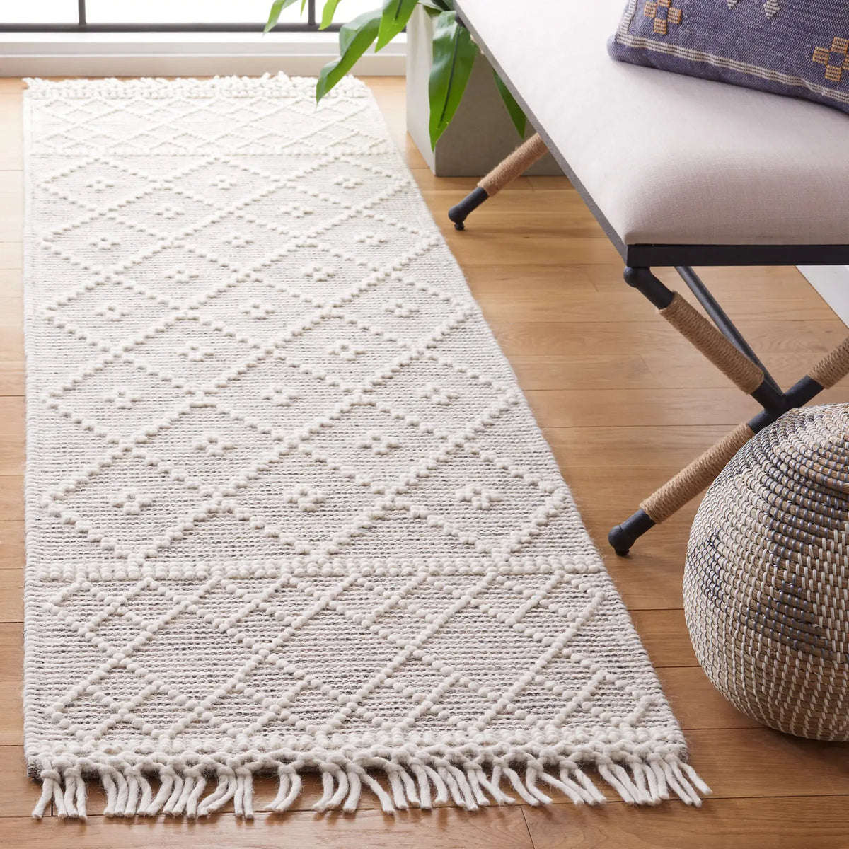 Safavieh Vermont 2'-3" x 8'-0" Rug in Ivory / Grey