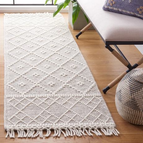 Safavieh Vermont 2'-3" x 8'-0" Rug in Ivory / Grey