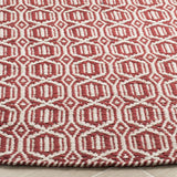 Safavieh Montauk 6'-0" x 6'-0" Rug in Ivory / Red