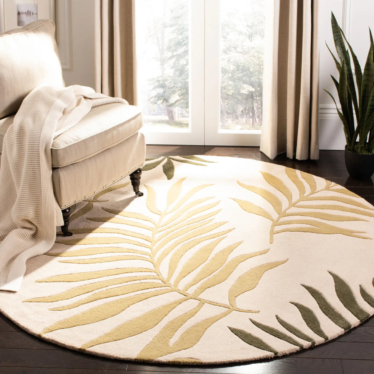 Safavieh Soho 6'-0" x 6'-0" Rug in Beige / Multi