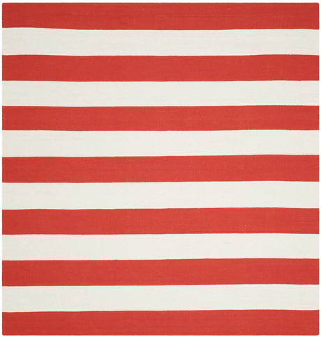 Safavieh Montauk 6'-0" x 6'-0" Rug in Rust / Ivory