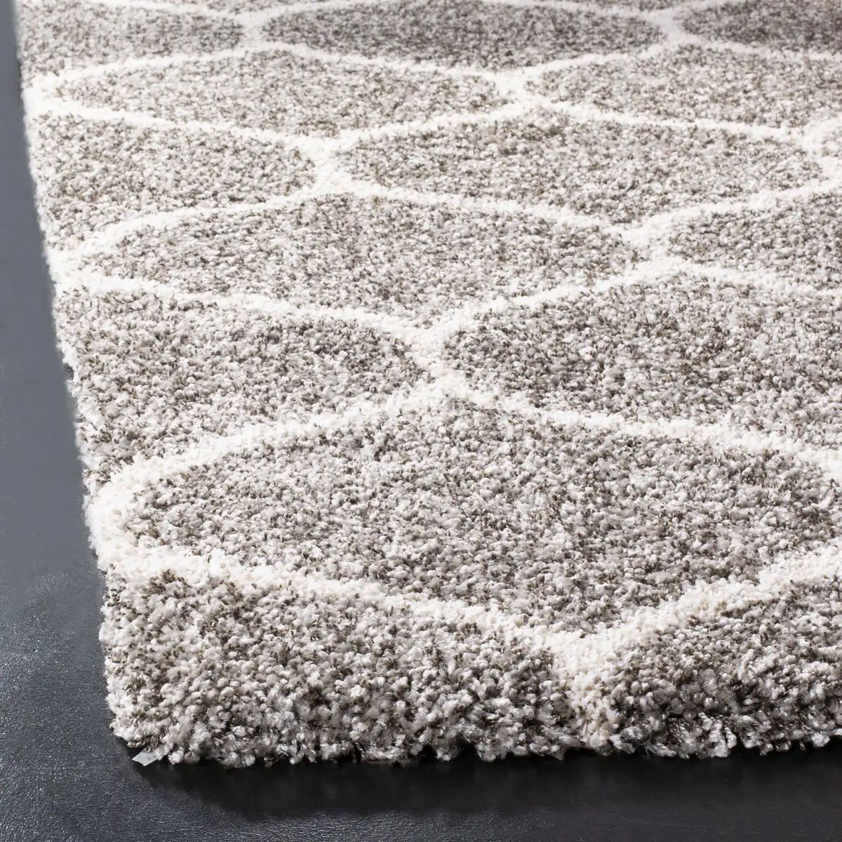 Safavieh Hudson Shag 5'-3" x 7'-6" Rug in Grey / Ivory