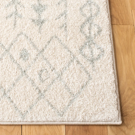 Safavieh Tulum 4'-0" x 6'-0" Rug in Ivory / Light Grey