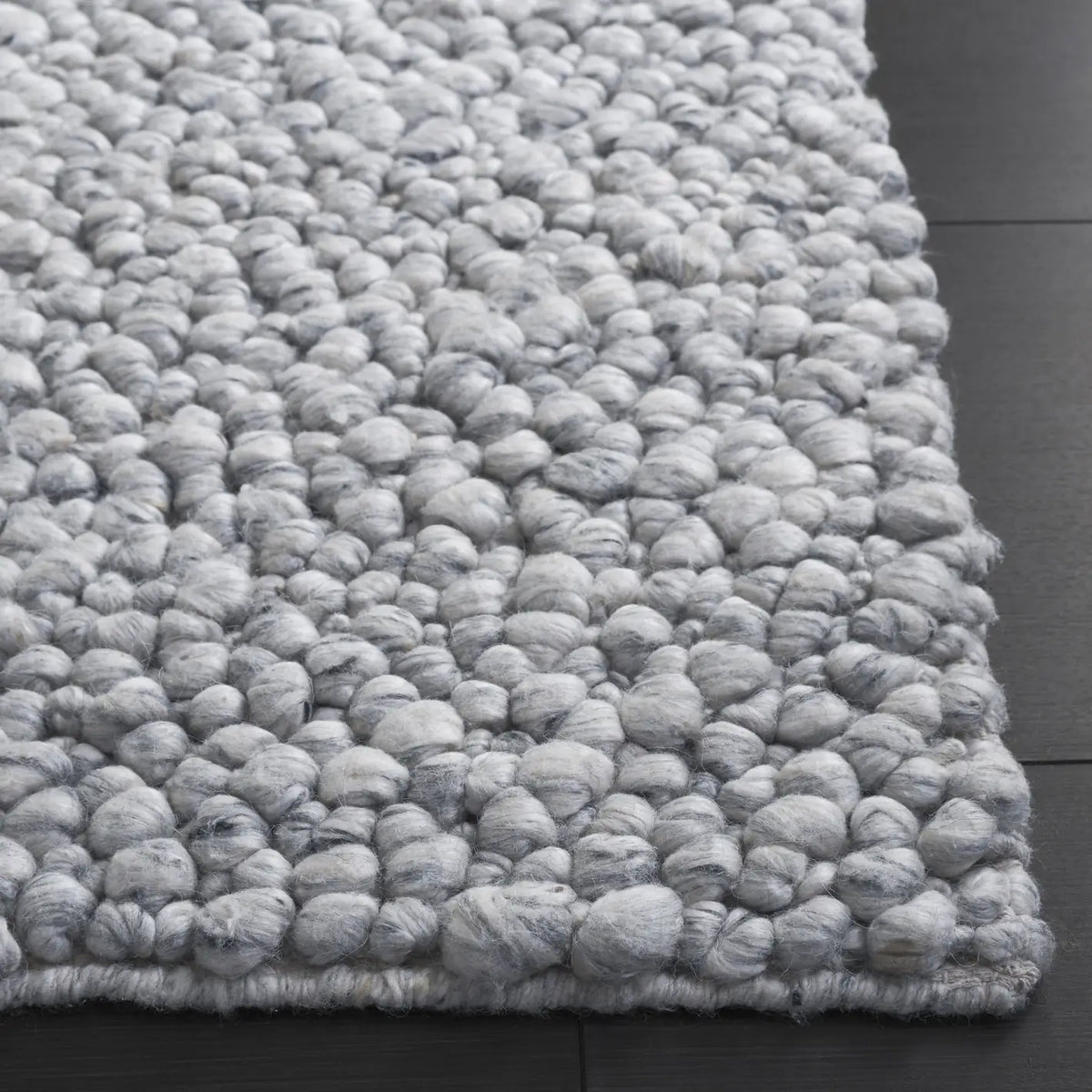 Safavieh Natura 4'-0" x 6'-0" Rug in Light Grey