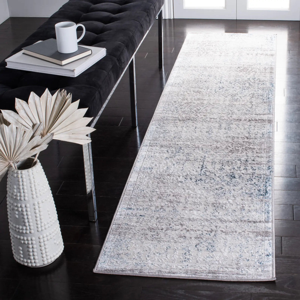 Safavieh Amelia 2'-0" x 8'-0" Rug in Grey / Blue