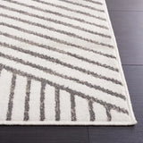 Safavieh Pyramid 4'-5" x 6'-5" Rug in Ivory / Grey