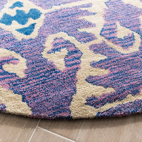 Safavieh Wyndham 5'-0" x 5'-0" Rug in Lavander / Ivory