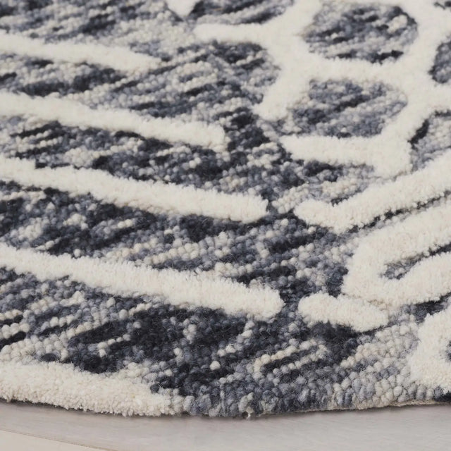 Safavieh Ebony 6'-0" x 6'-0" Rug in Ivory / Black