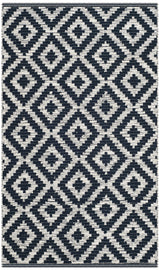 Safavieh Montauk 2'-3" x 3'-9" Rug in Navy / Ivory