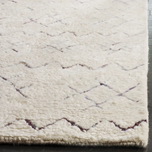 Safavieh Casablanca 4'-0" x 6'-0" Rug in Ivory / Multi