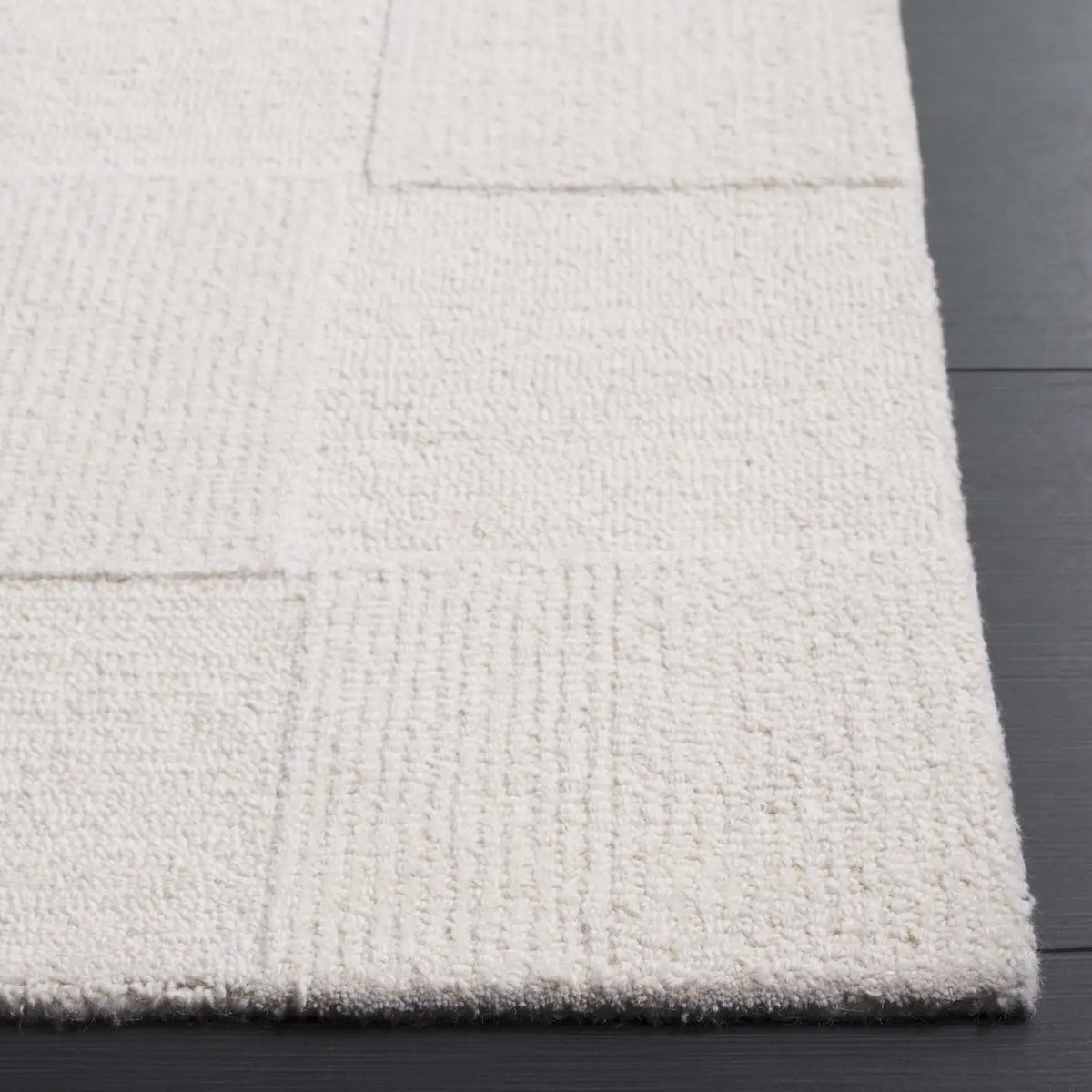 Safavieh Mykonos 4'-0" x 6'-0" Rug in Ivory