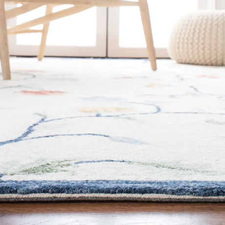 Safavieh Metro 4'-0" x 6'-0" Rug in Ivory / Blue