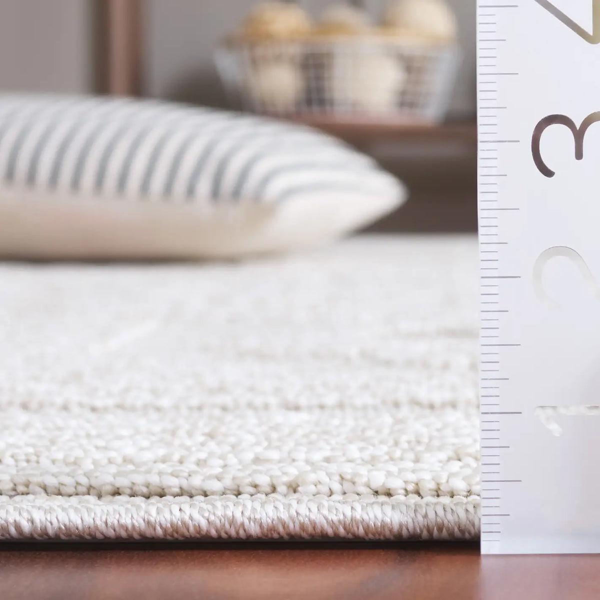 Safavieh Paros 4'-0" x 6'-0" Rug in Ivory
