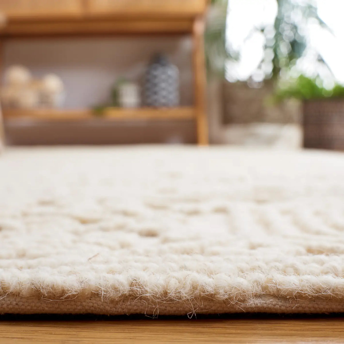 Safavieh Trace 4'-0" x 6'-0" Rug in Ivory