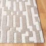Safavieh Cambridge 4'-0" x 6'-0" Rug in Beige / Grey
