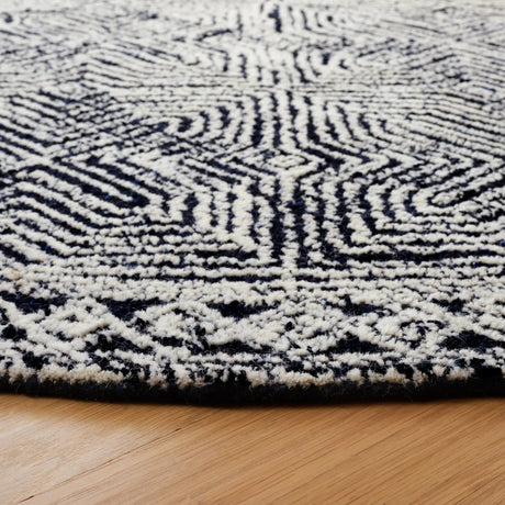 Safavieh Metro 6'-0" x 6'-0" Rug in Black / Ivory