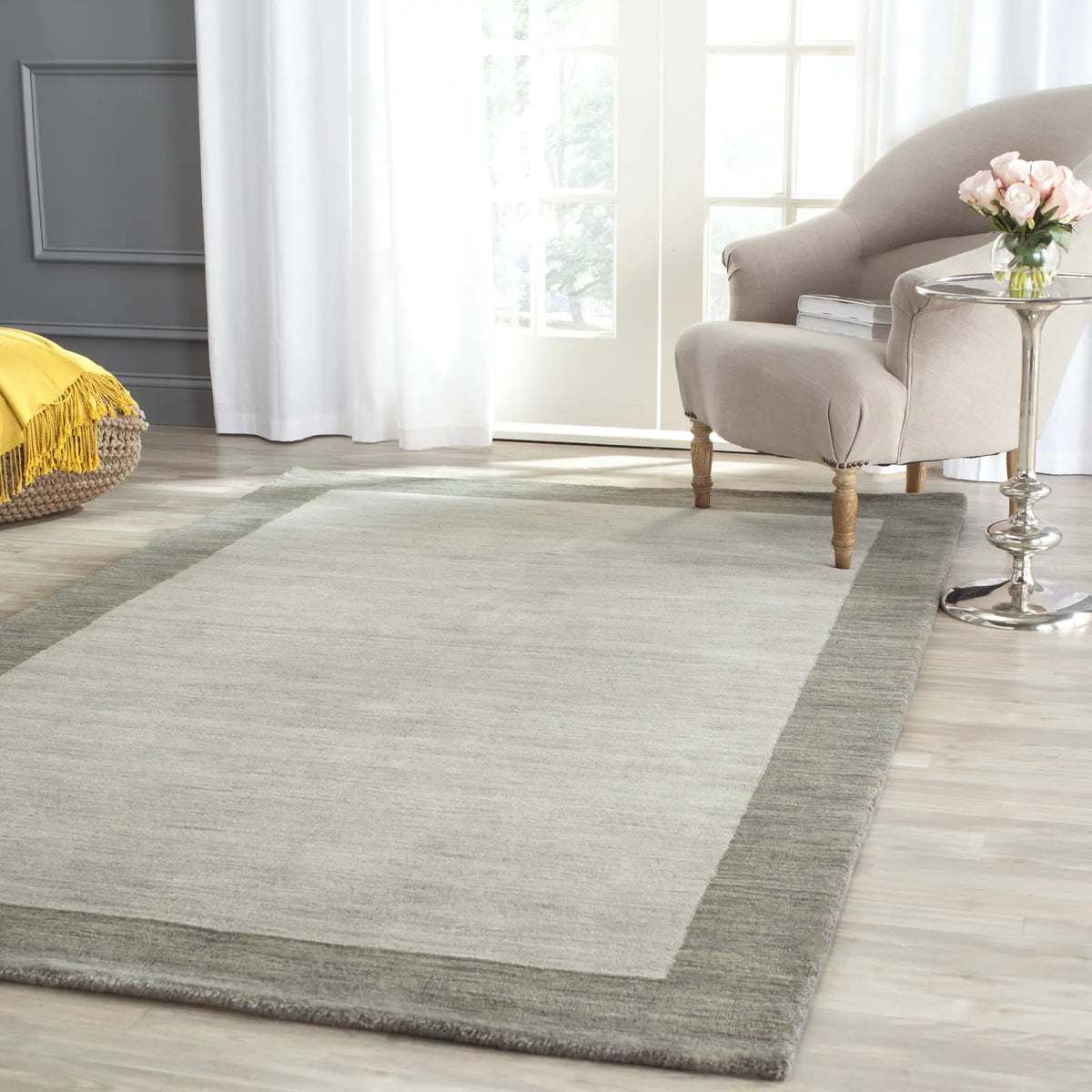 Safavieh Himalaya 4'-0" x 6'-0" Rug in Light Grey / Dark Grey
