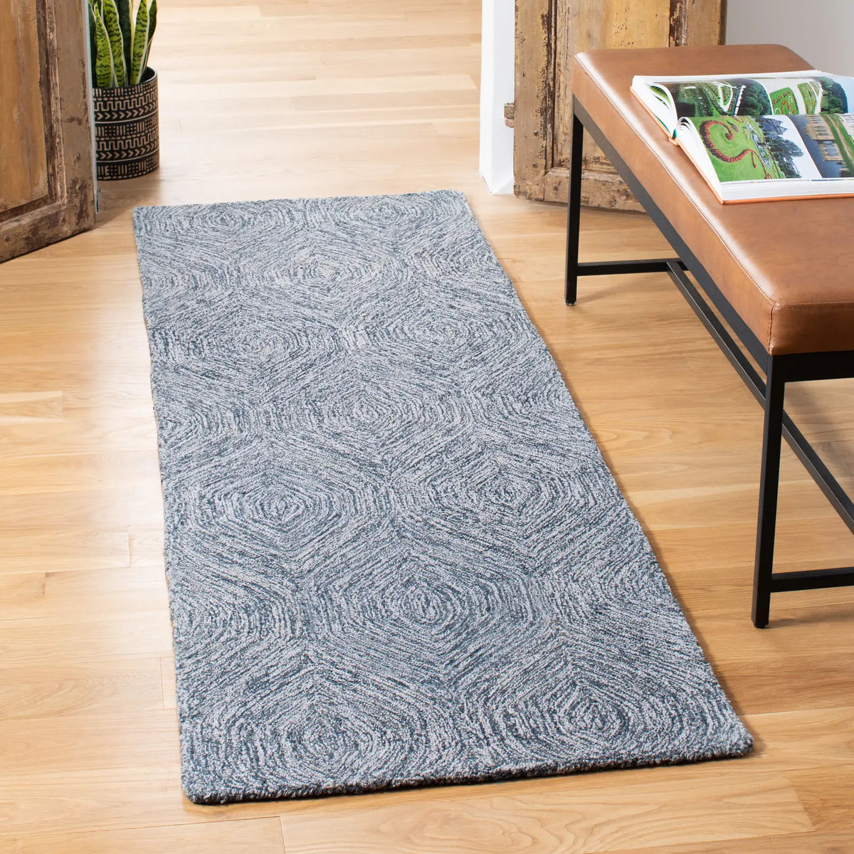 Safavieh Micro-Loop 2'-3" x 7'-0" Rug in Grey / Ivory