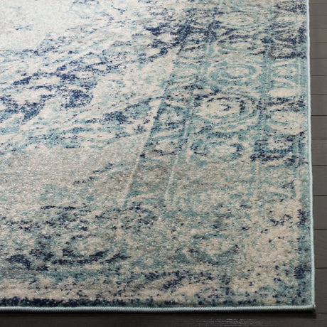 Safavieh Madison 4'-0" x 6'-0" Rug in Ivory / Blue