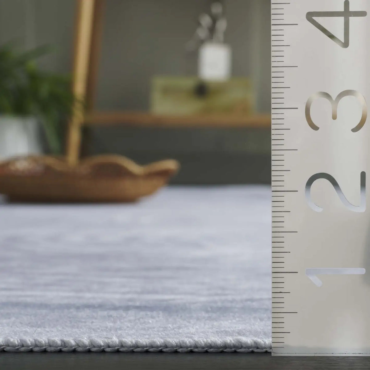 Safavieh Malibu 4'-0" x 6'-0" Rug in Grey