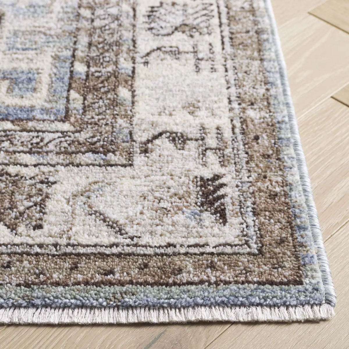Safavieh Antique Patina 4'-0" x 5'-7" Rug in Blue / Beige