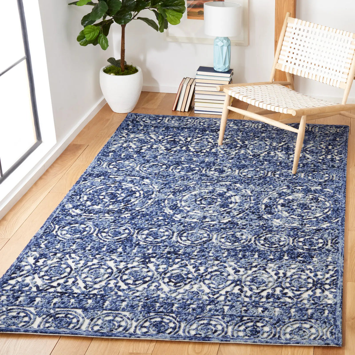 Safavieh Trace 4'-0" x 6'-0" Rug in Navy / Ivory