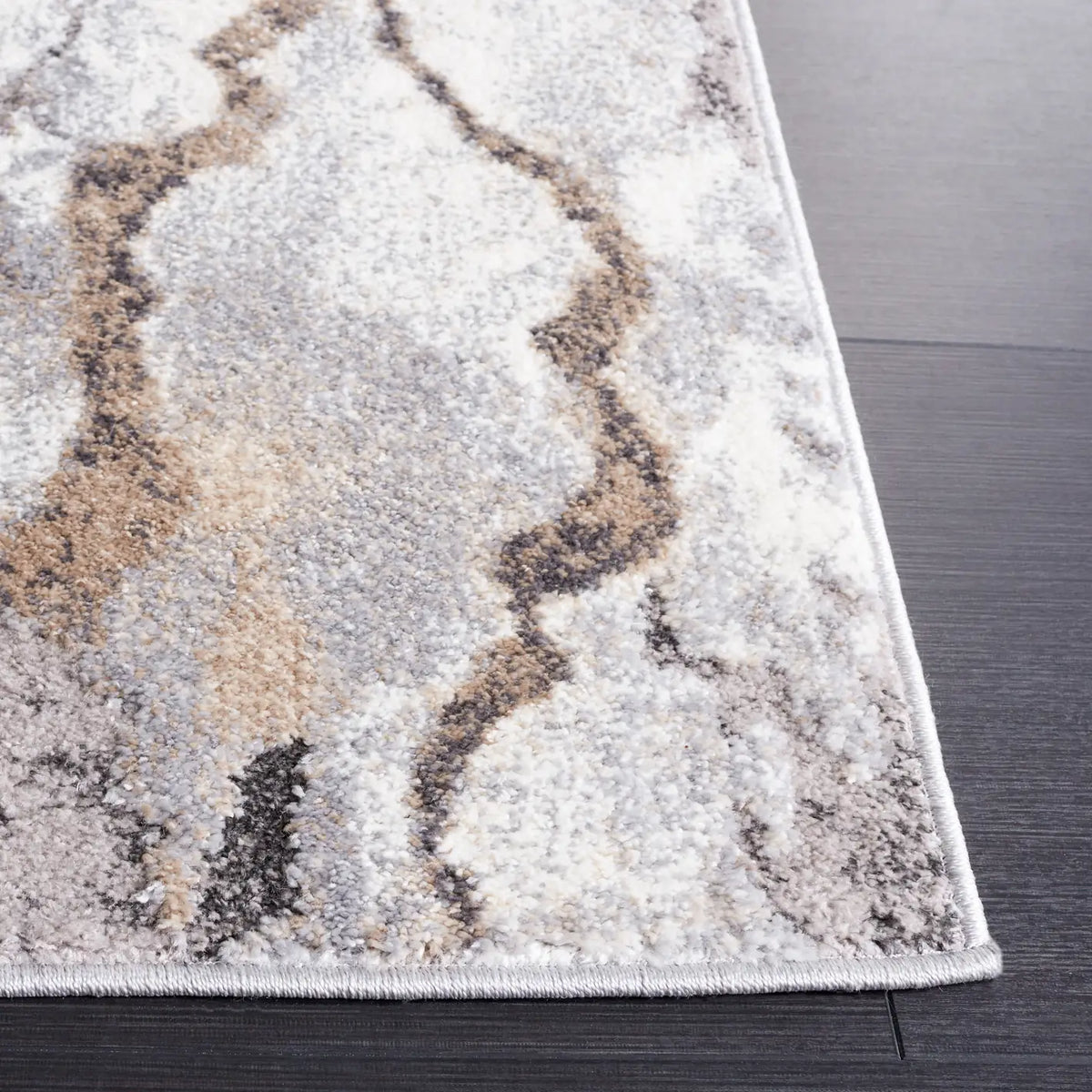 Safavieh Opal 4'-0" x 6'-0" Rug in Ivory / Grey