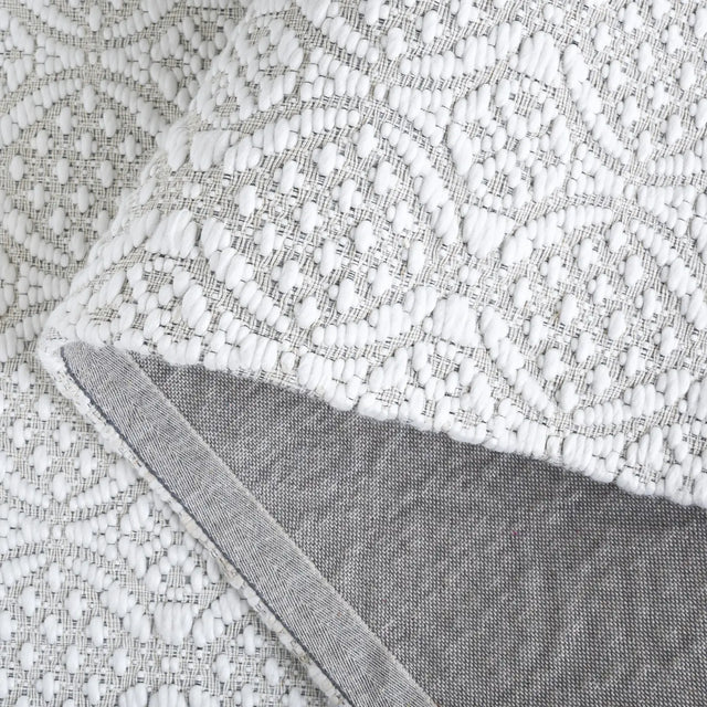 Safavieh Marbella 2'-3" x 8'-0" Rug in Ivory