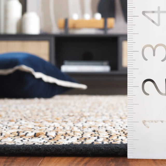 Safavieh Natural Fiber 4'-0" x 6'-0" Rug in Natural / Bleach