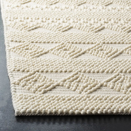 Safavieh Natura 4'-0" x 6'-0" Rug in Ivory