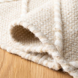 Safavieh Casablanca 4'-0" x 6'-0" Rug in Beige / Ivory