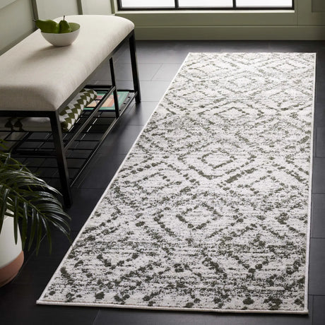 Safavieh Adirondack 2'-6" x 8'-0" Rug in Ivory / Dark Green
