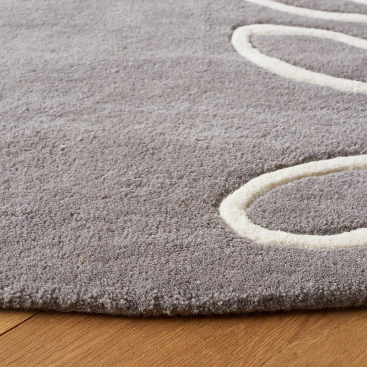 Safavieh Fifth Avenue 7'-0" x 7'-0" Rug in Grey / Ivory