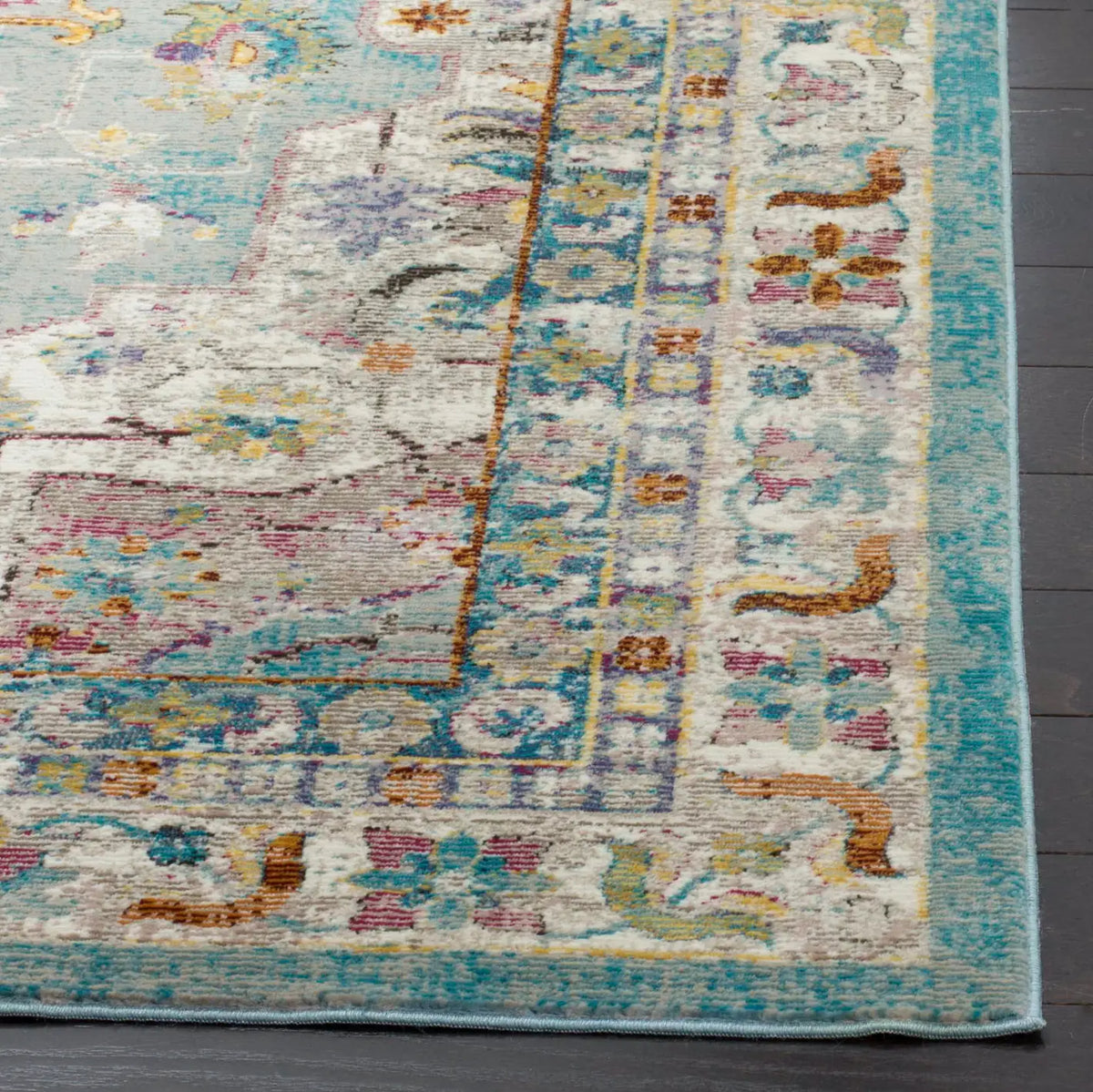 Safavieh Aria 4'-0" x 6'-0" Rug in Green / Creme