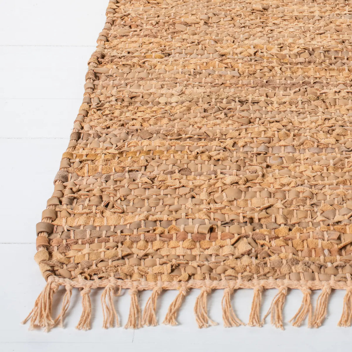 Safavieh Vintage Leather 4'-0" x 6'-0" Rug in Light Gold