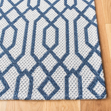 Safavieh Augustine 4'-0" x 6'-0" Rug in Navy / Light Grey