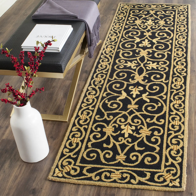 Safavieh Chelsea 2'-6" x 10'-0" Rug in Black