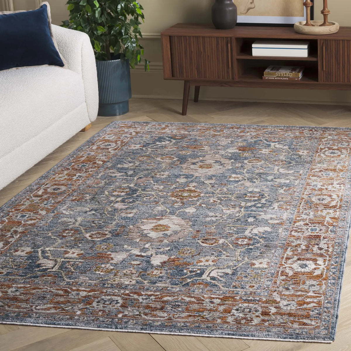 Safavieh Heirloom 700 4'-0" x 6'-0" Rug in Grey / Blue Rust