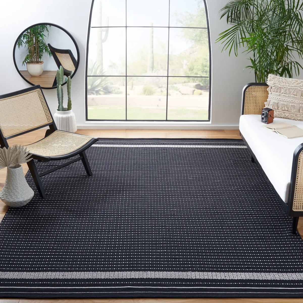 Safavieh Kilim 10'-0" x 14'-0" Rug in Black / Ivory